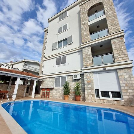 بودفا Mila & Aleksandr Apartments المظهر الخارجي الصورة